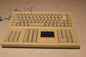 lot 332 image: KEYBOARD