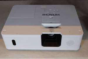 lot 40 image: HITACHI PROJECTOR CP-WX5505