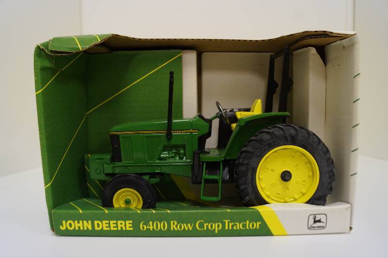 lot 1636 image: ERTL John Deere 6400 Row CropTractor, Collectors Edition, 116 scale NIB