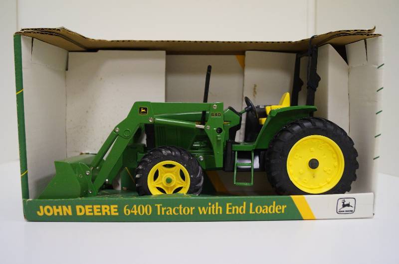 lot 1643 image: ERTL John Deere Model 6400 Tractor with End Loader, 116 scale NIB
