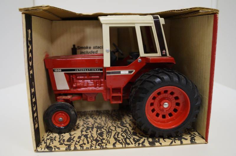 lot 1646 image: ERTL International 1586 Tractor with Cab, 116, Stock 463, Box with little dirt but NIB
