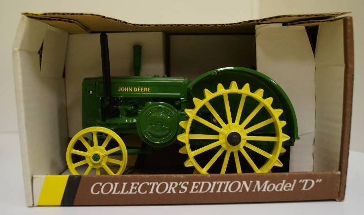 lot 1652 image: ERTL John Deere Collectors Edition 1953 Model D Tractor, 116 scale, NIB
