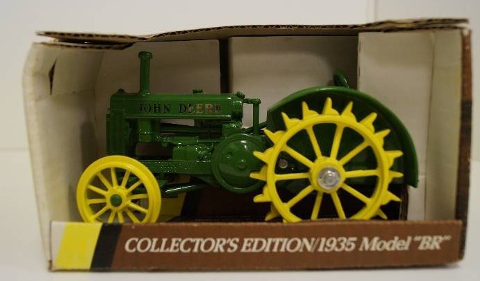 lot 2032 image: ERTL John Deere 1935 Model BR Tractor 116 scale, NIB