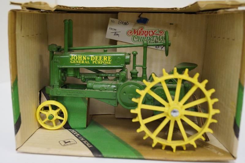 lot 2033 image: ERTL John Deere 1934 Model A Tractor, 116 scale, NIB