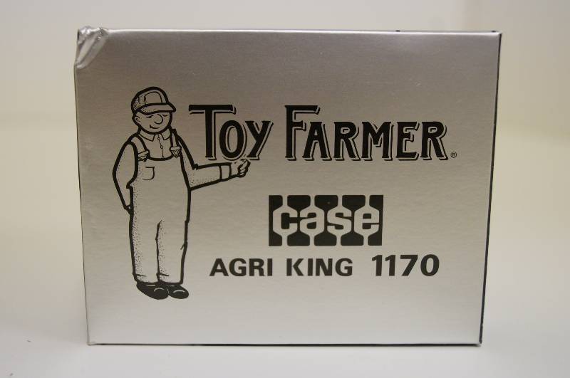 lot 2034 image: ERTL Case Agri King 1170, Beige COB, Demonstrator, 143 scale, Black Knight, National Farm Toy Show 1011996 NIB