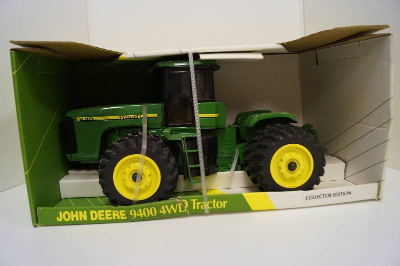 lot 2040 image: ERTL John Deere 94004WD Tractor Collector Edition, #5914BA,116 scale, NIB