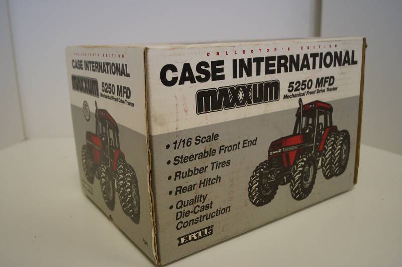 lot 2041 image: ERTL Case International Maxxum 5250 MFD, 116, Rear Duals,# 676, NIB