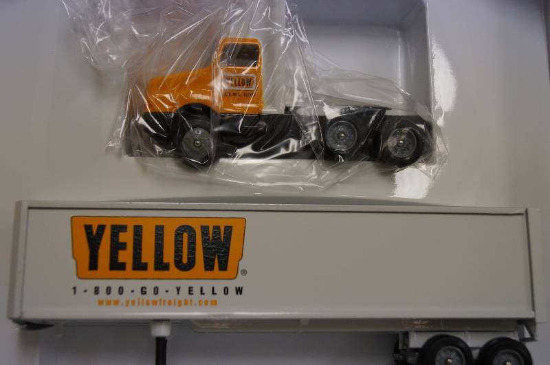 lot 2054 image: Winross Semi, Yellow Freight , 164, NIB