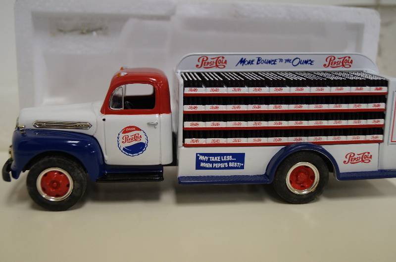 lot 2055 image: First Gear, 1951 Ford F-6 Bottle Pepsi Truck, 116 scale, NIB