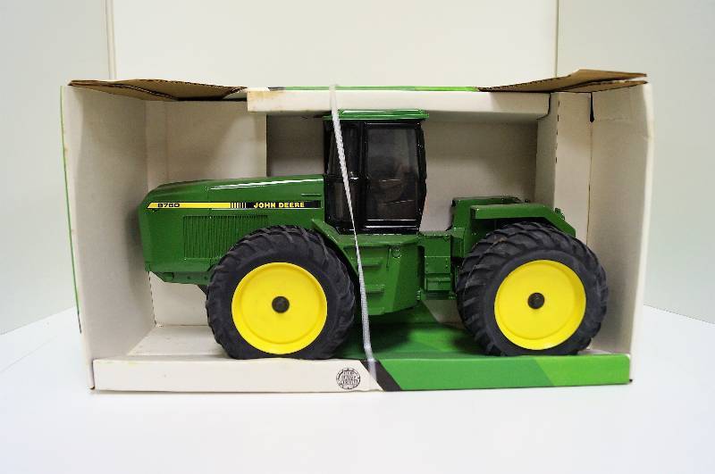 lot 2061 image: ERTL John Deere 8760  4-whee lDrive Tractor, 116 scale, Rubber Tires, Rear Hitch, NIB