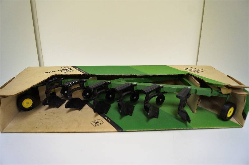 lot 2067 image: ERTL John Deere 6 bottom Plow, 116 scale, No. 525, New in Box but dusty