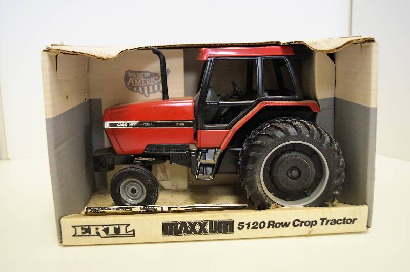 lot 2065 image: ERTL Case IH MAXXUM 5120 Row Crop Tractor, 116, No. 634, NIB but dusty