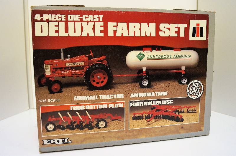 lot 2073 image: ERTL Farmall 4 piece DeluxeFarm Set, 116, No. 5044, Tractor, Ammonia Tank, Plow, Disc NIB