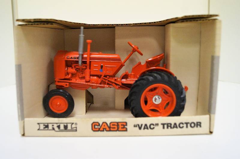 lot 2075 image: ERTL Case VAC Tractor, 116 scale, No. 632, NIB