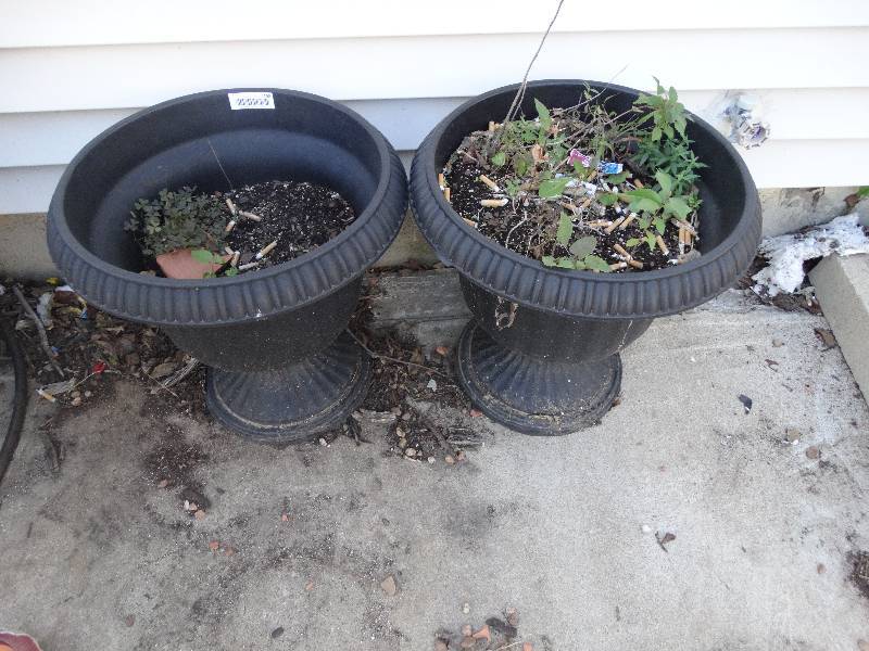 lot 198 image: 2- Flower Pots.