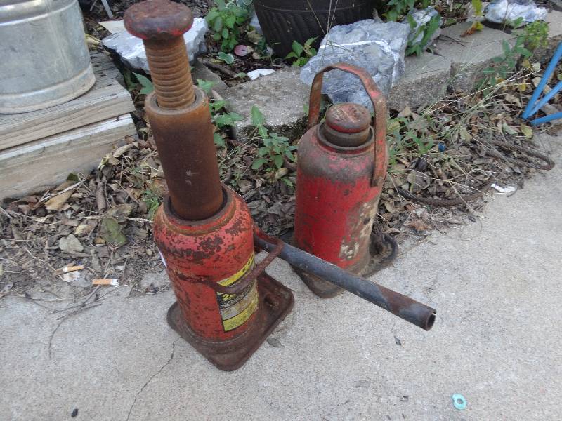 lot 202 image: 20 Ton Bottle Jacks.