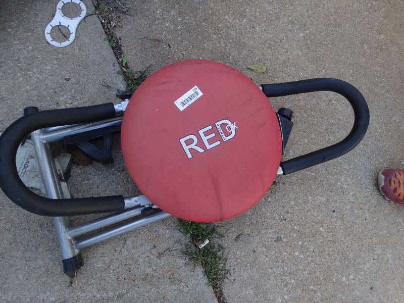 lot 205 image: Red Exercise Machine.