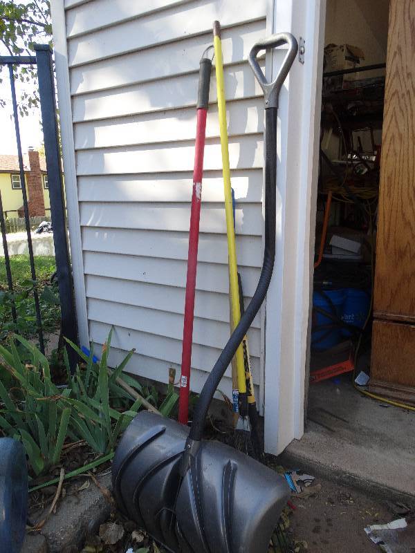 lot 210 image: Snow Shovel, Rakes, Yard Utensils.