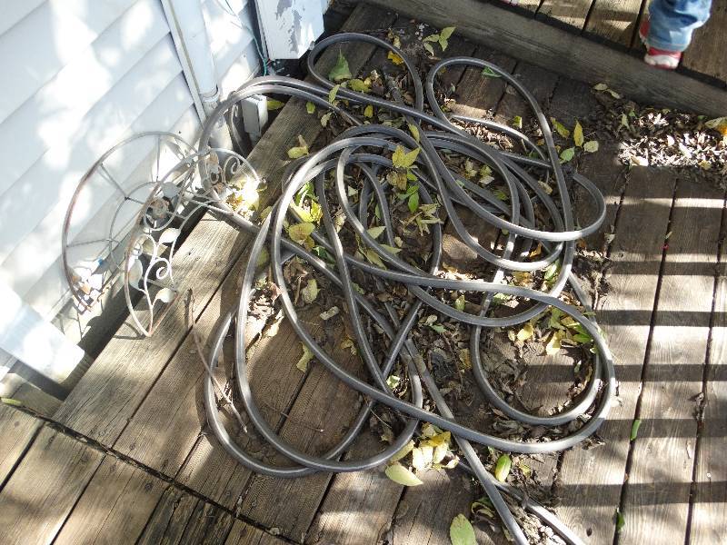 lot 216 image: Hoes Rack with Hose.