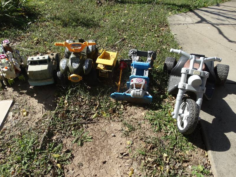 lot 219 image: Lot Of Kids Toys.