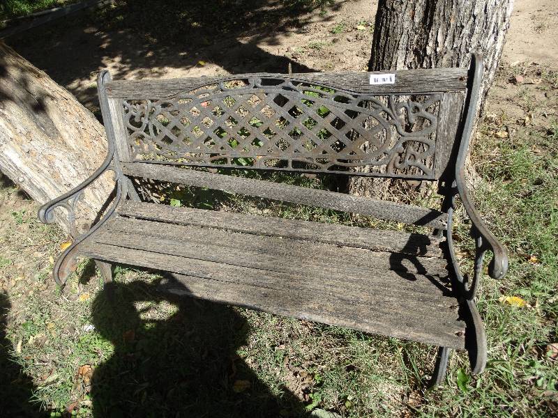 lot 225 image: Park Bench.