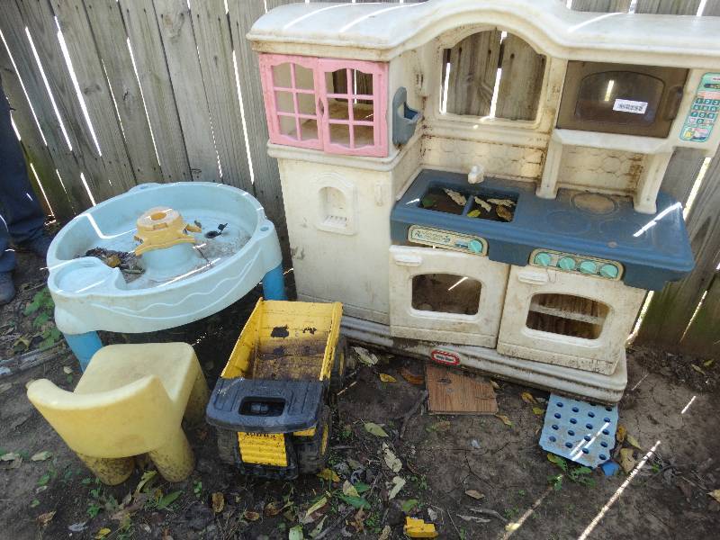 lot 227 image: Lot Of Kids Toys.