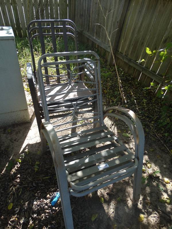 lot 229 image: 5- Patio chairs.