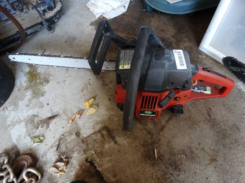 lot 248 image: Snapper Chainsaw.