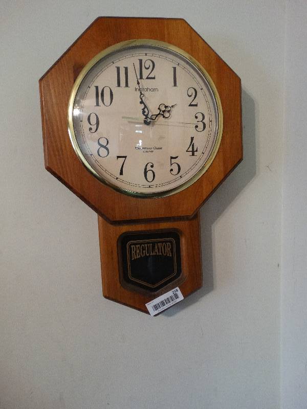 lot 258 image: Regulator wall clock hyingran.