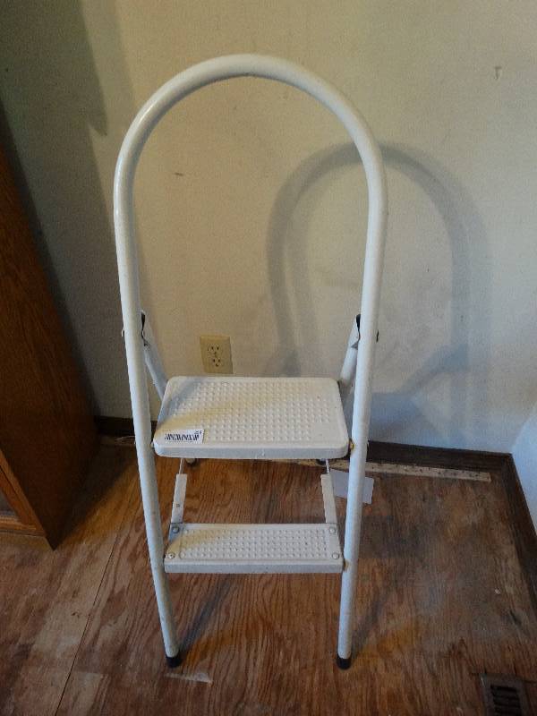 lot 259 image: 2- Step ladder.