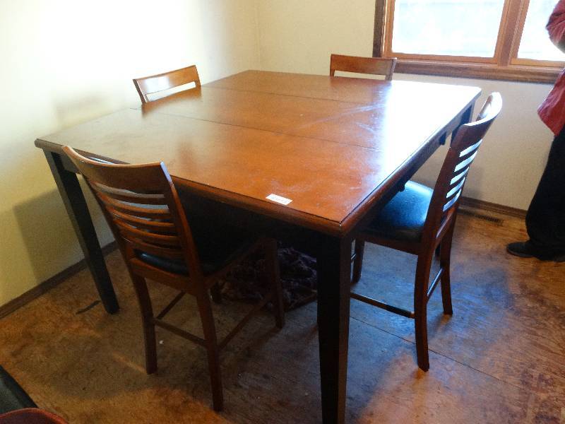 lot 260 image: Bar height table & chairs.