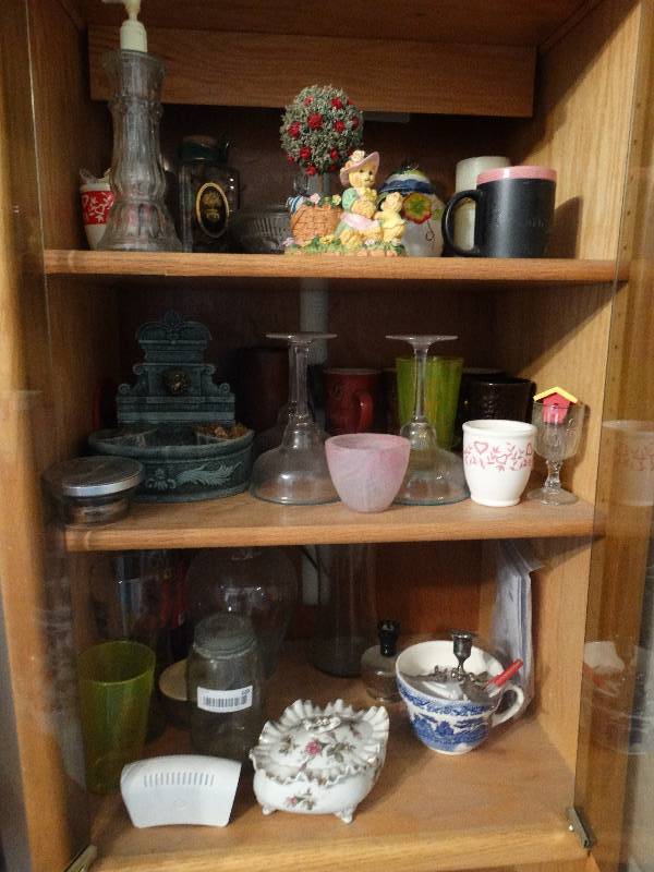 lot 269 image: Glassware & collectible in cabinet.