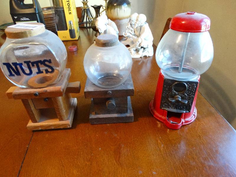 lot 272 image: 3- Small candy dispenser.