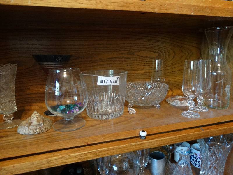 lot 282 image: Lot of crystal and cut glass.