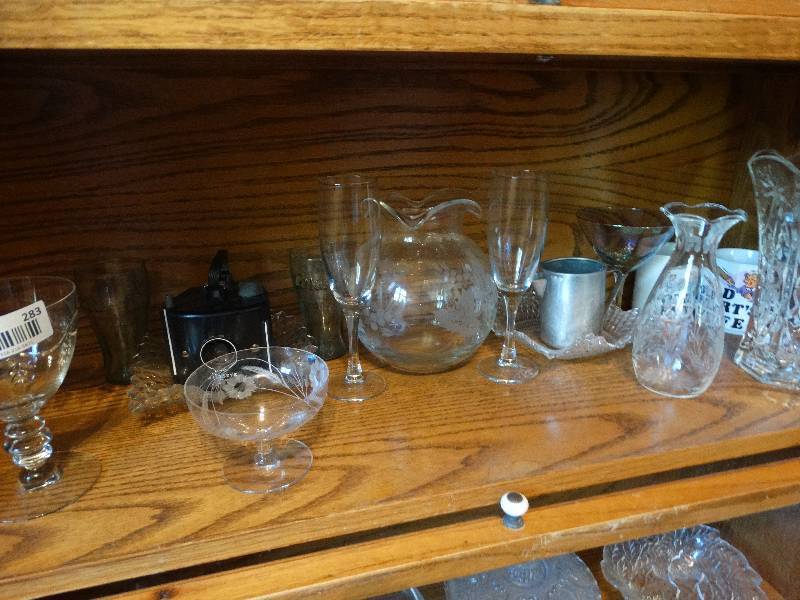lot 283 image: Lot of crystal and cut glass.