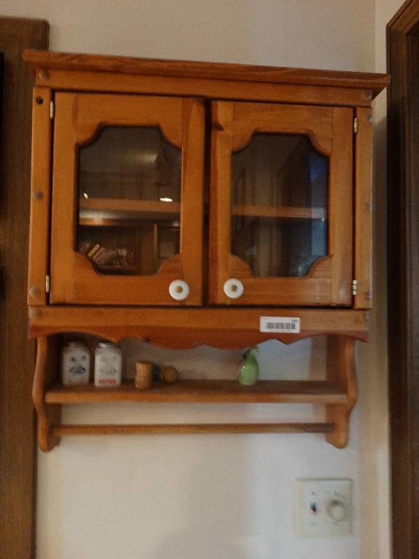 lot 290 image: Wooden wall shelf with contents.