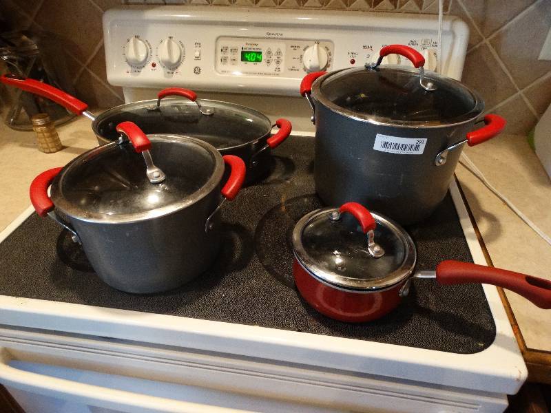 lot 291 image: 6- Piece pot set.