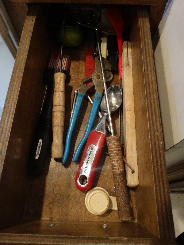lot 294 image: Kitchen Utensils, bake ware.
