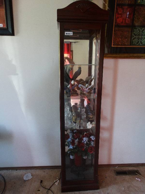 lot 311 image: Cherry curio cabinet- Lighted- Side load