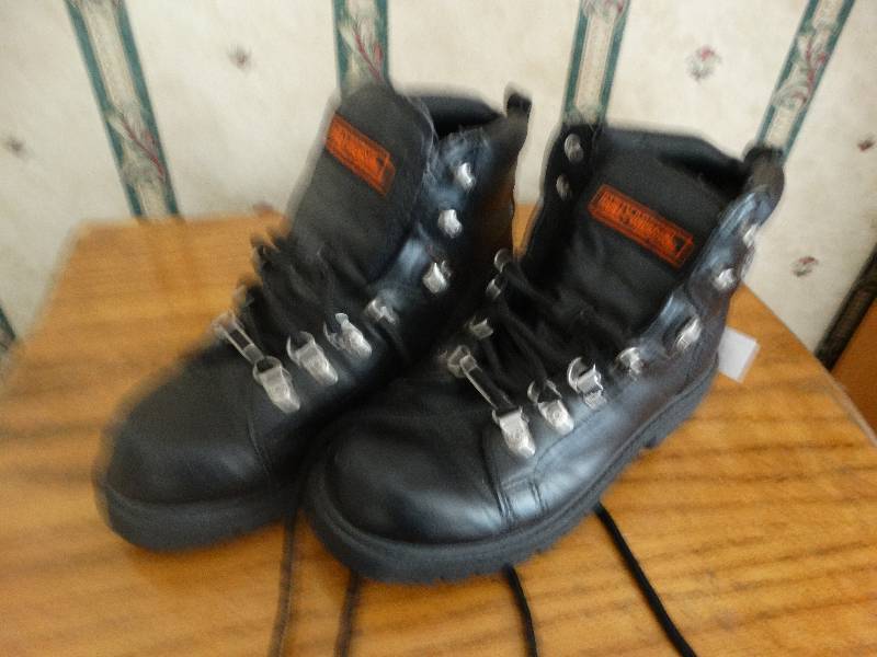 lot 340 image: Size 2 Harley Davidson boots