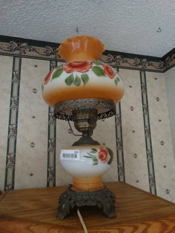 lot 354 image: Decorative vintage lamp