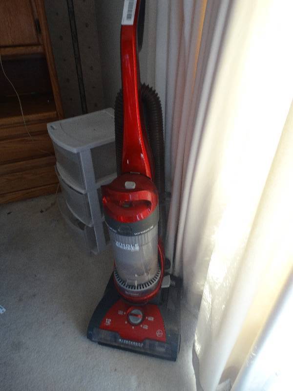 lot 356 image: Hoover wind tunnel vacuum