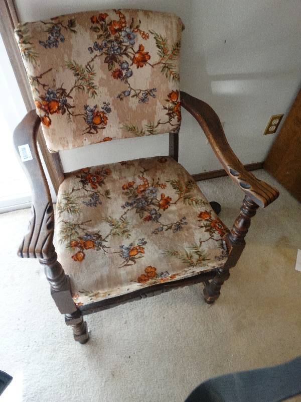 lot 357 image: Vintage wood frame chair