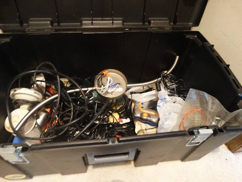 lot 363 image: Plastic box w misc. cords