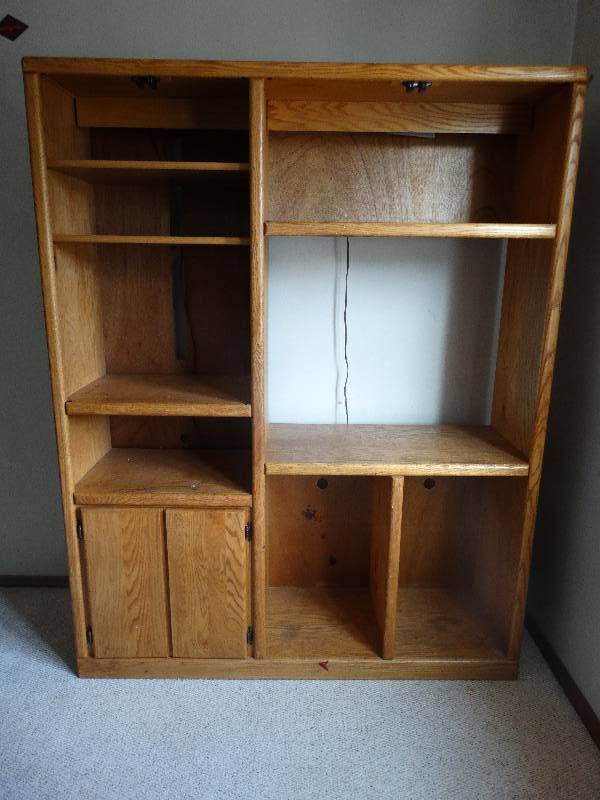 lot 374 image: Large media centerentertainment center