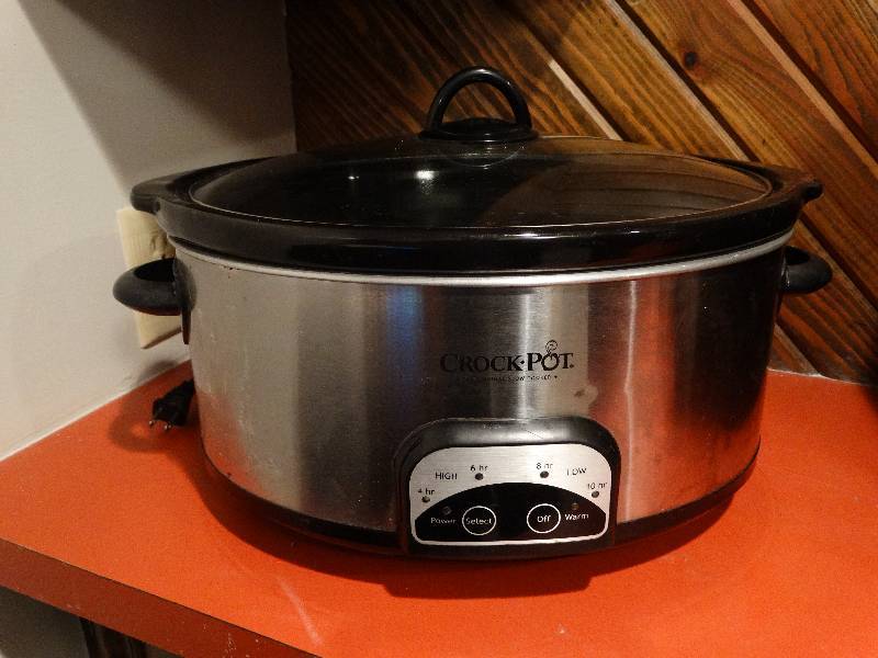 lot 378 image: Stainless crock pot w lid