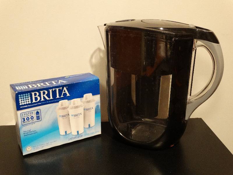 lot 382 image: Brita water filter pitcher w 3 new filters