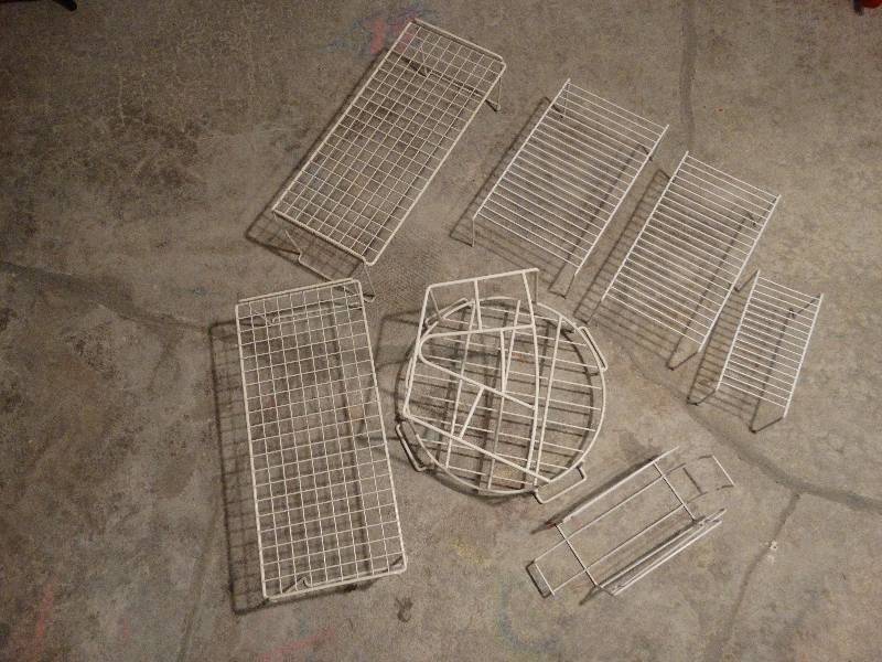 lot 405 image: 7 various wire organizers