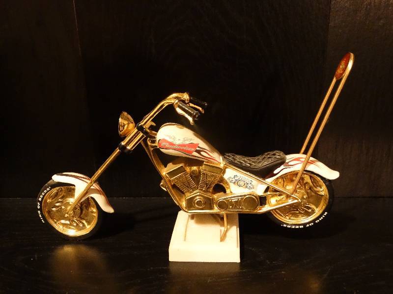 lot 410 image: Budweiser collection-King of the open road #4912 collectable ceramic motorcycle.