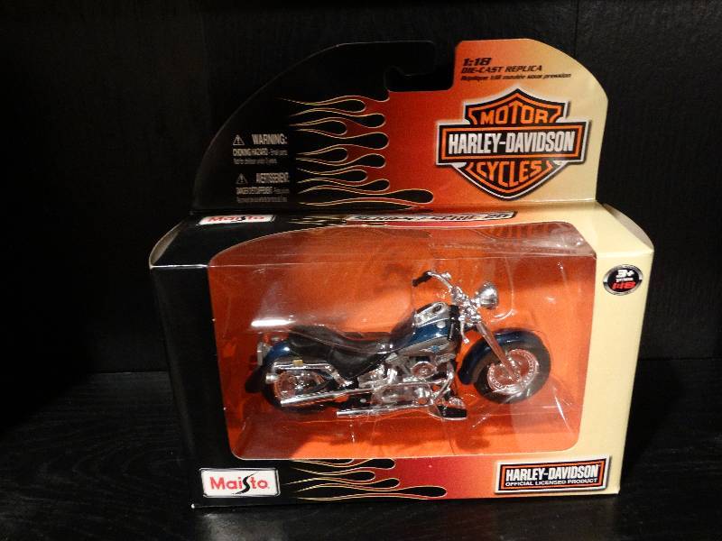 lot 414 image: Harley Davidson 118 scale Fat Boy